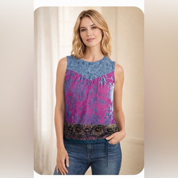 Anthropologie Tops - Anthropologie by Tiny Mika Lacy Velvet Top size medium